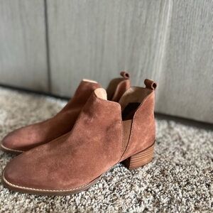 Seychelles Tan Ankle Boots with Elastic Panels